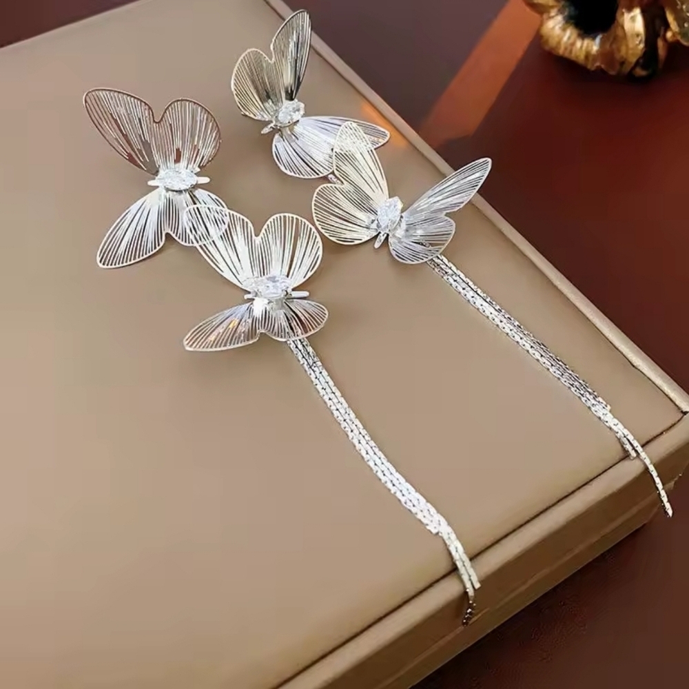 Premium Quality Elegant Silver Butterfly Earrings - Picture 1 of 3